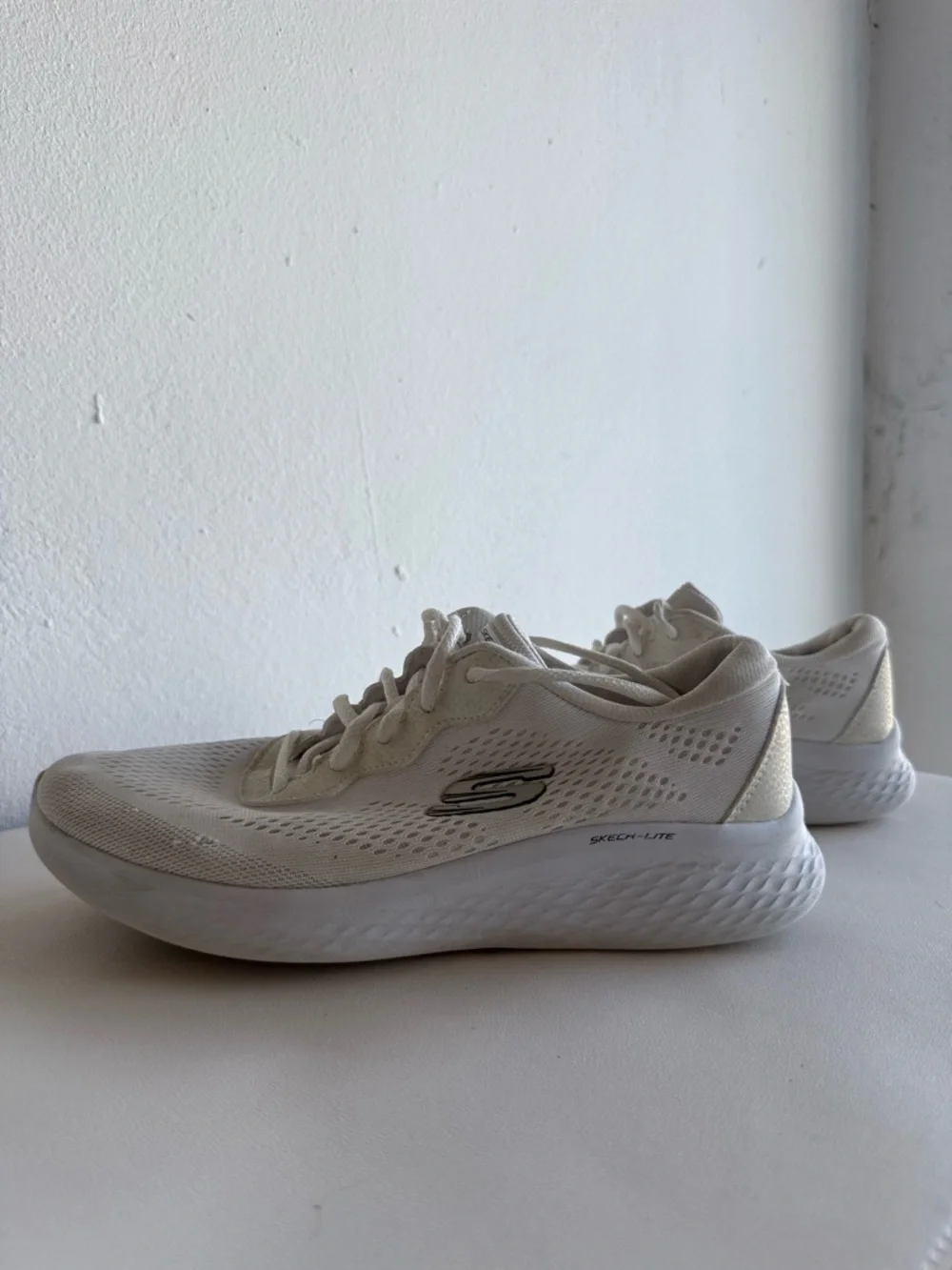 Skechers Skech-Lite White Mesh Running Sneakers‎ Women Size 8.5 Athletic